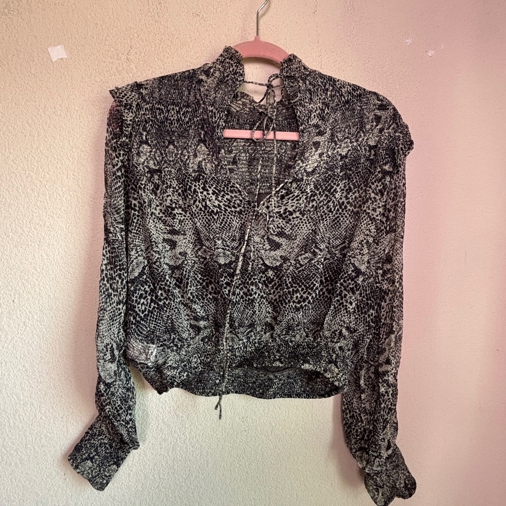 Free People Roma Gray Snake Print Smocked Crepe High Neck Ruffle Sleeve Blouse S - Picture 6 of 14